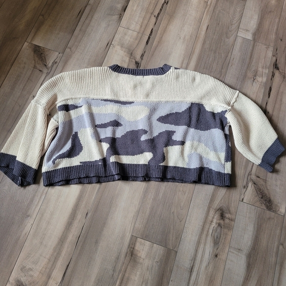 Pol Cropped Camo Sweater - Picture 2 of 6